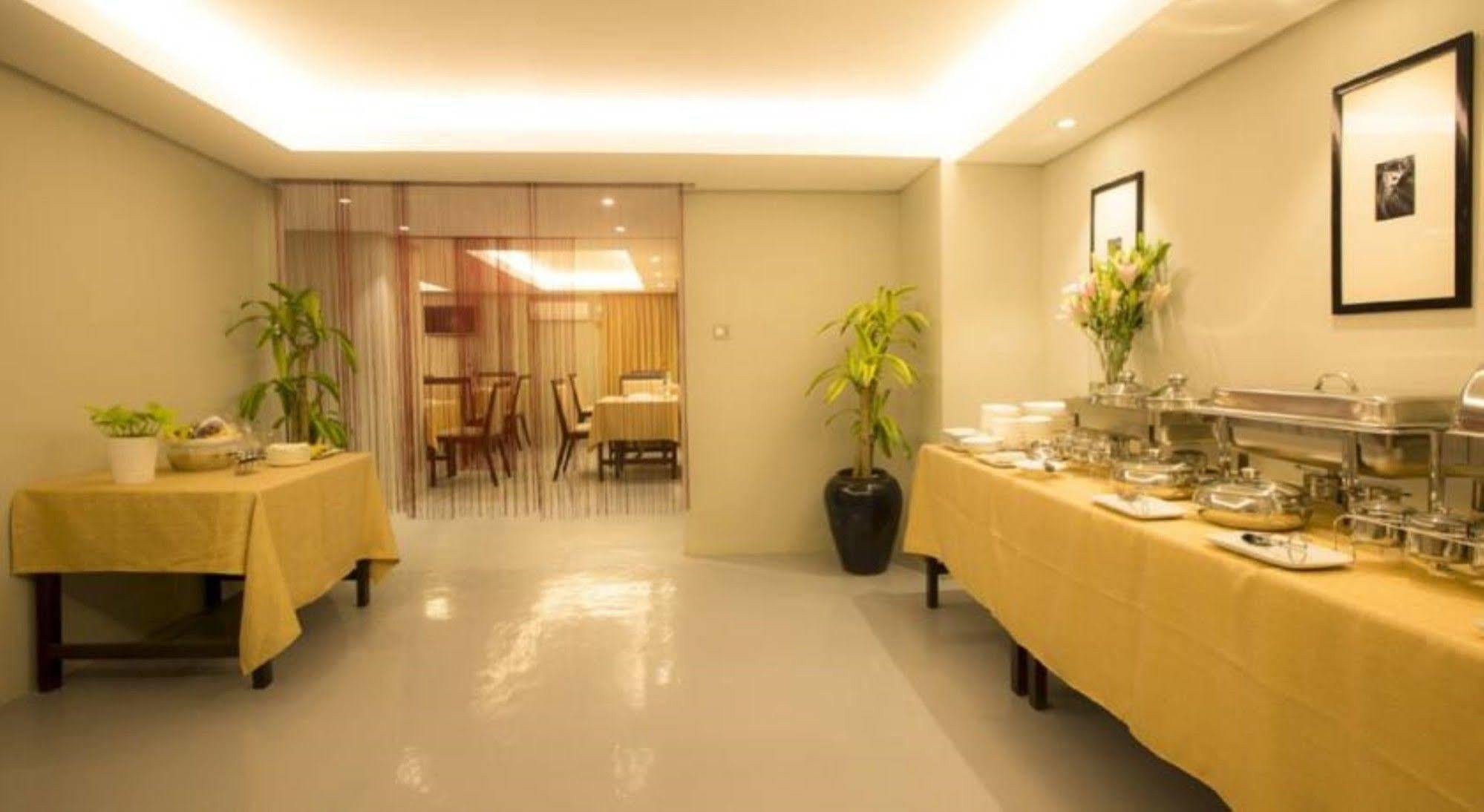 Shwe Pyi San Yar Hotel Янгон Экстерьер фото