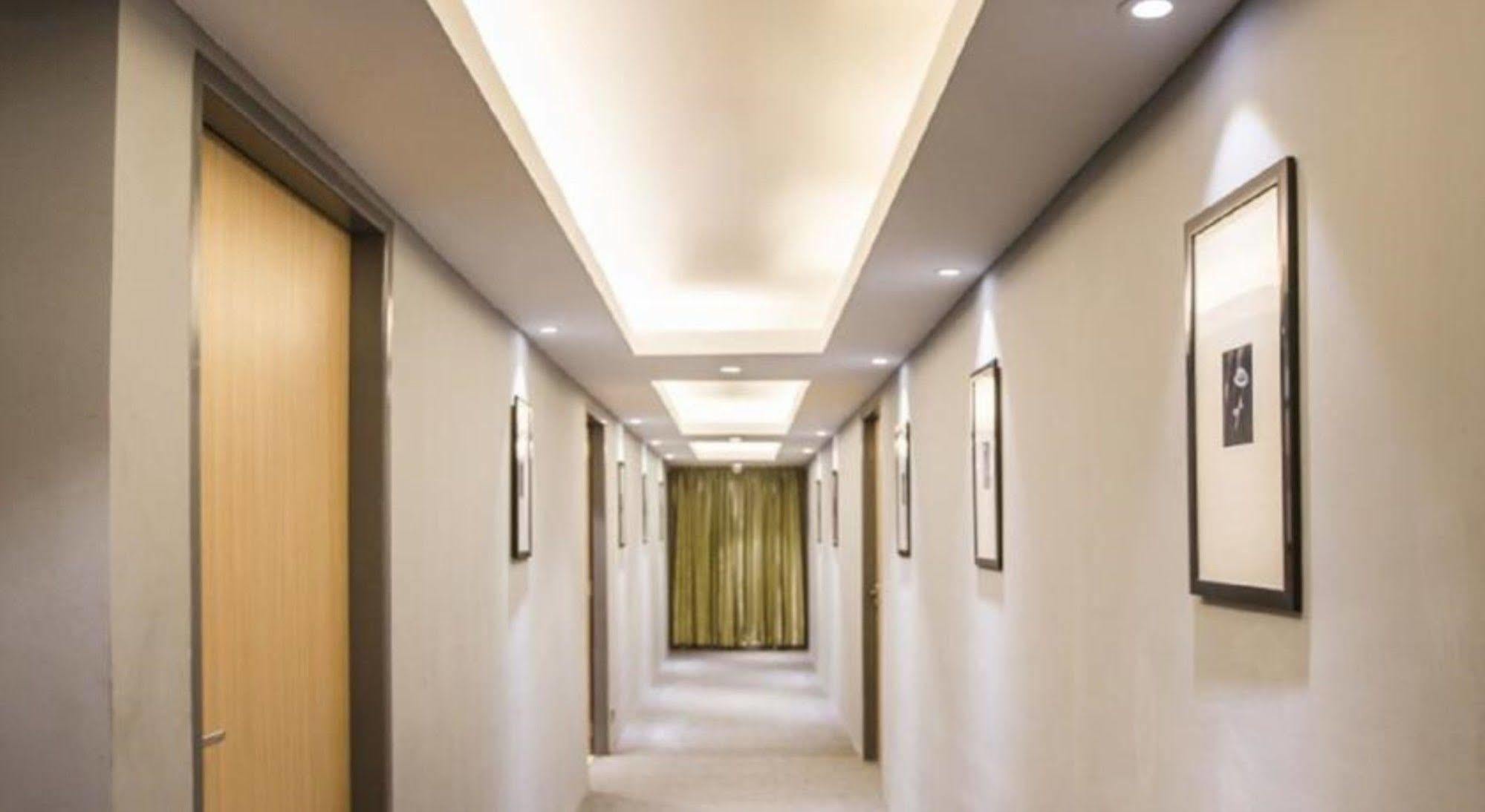 Shwe Pyi San Yar Hotel Янгон Экстерьер фото